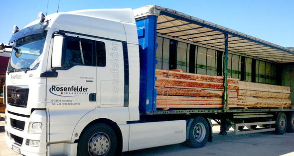 Holztransport mit den LKWs